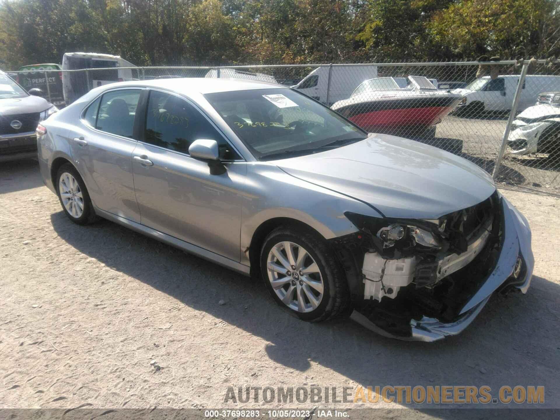 4T1B11HK1JU042314 TOYOTA CAMRY 2018