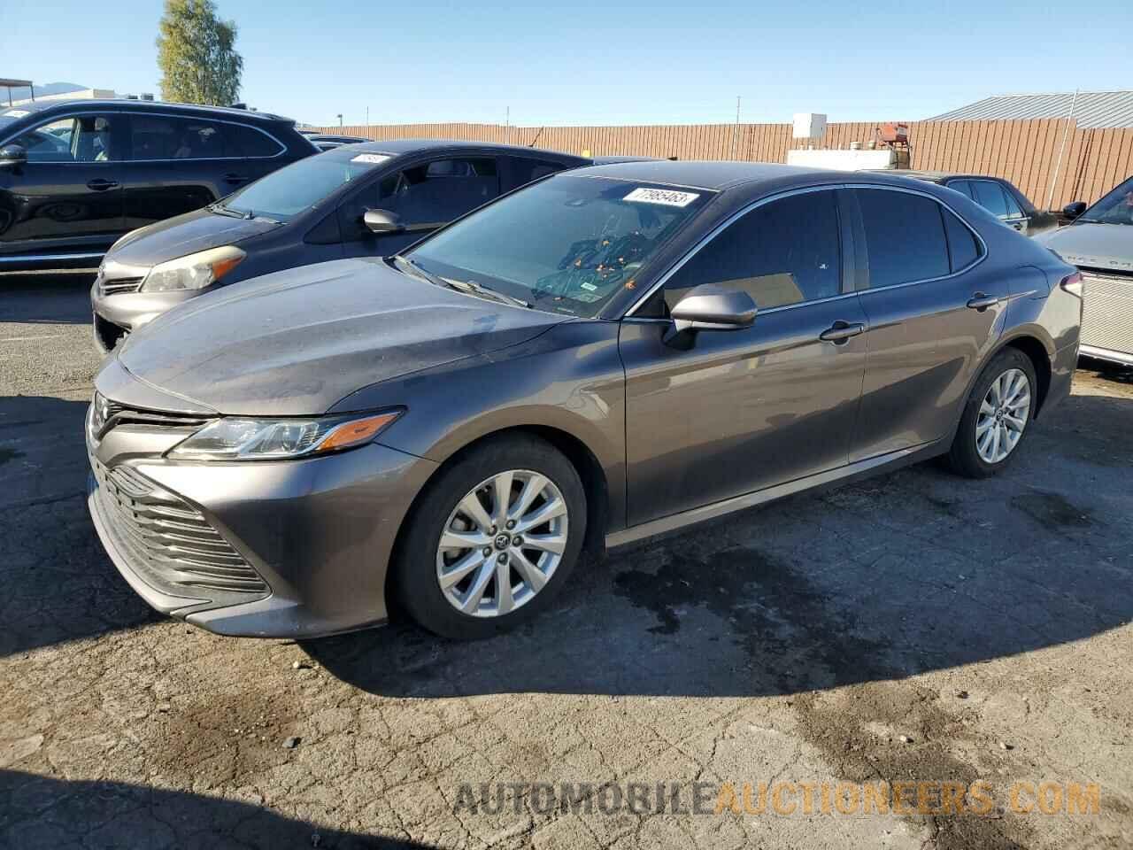 4T1B11HK1JU042412 TOYOTA CAMRY 2018