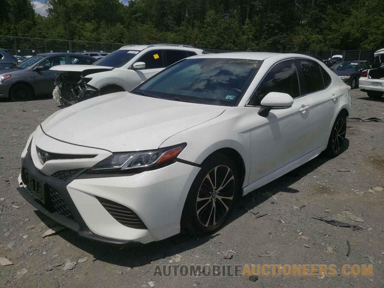 4T1B11HK1JU042443 TOYOTA CAMRY 2018