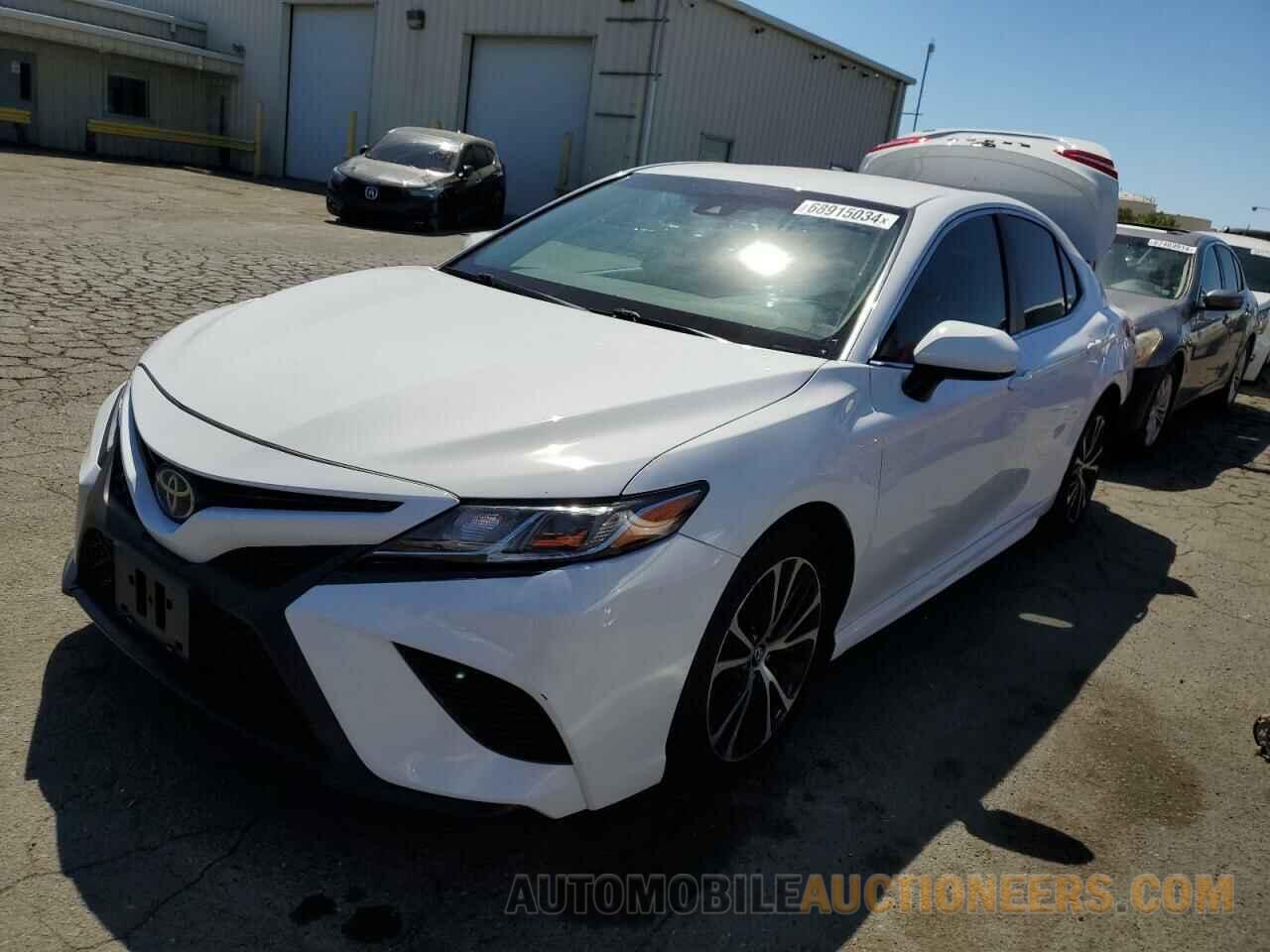 4T1B11HK1JU042927 TOYOTA CAMRY 2018