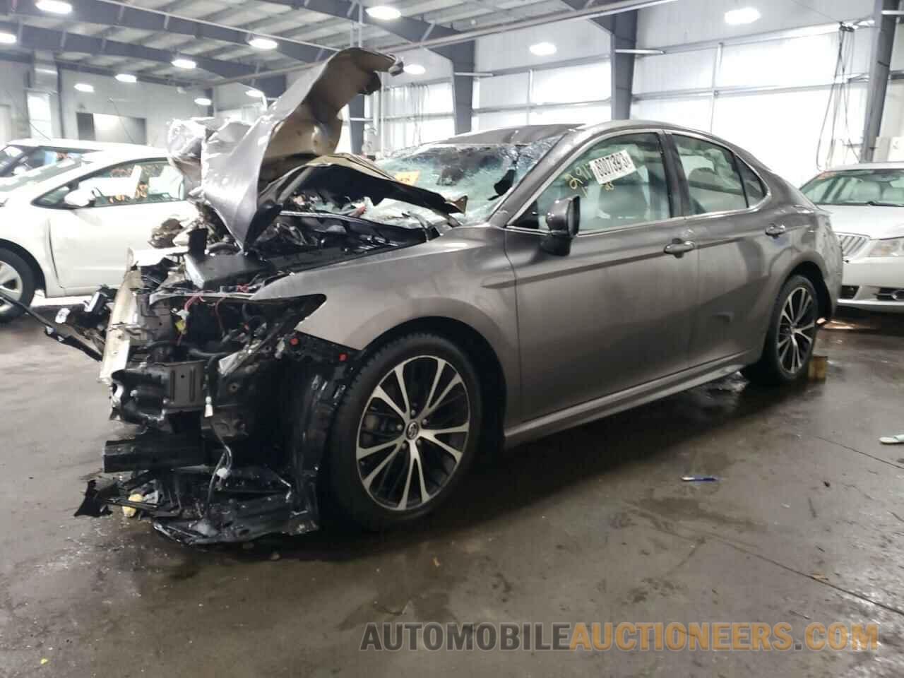 4T1B11HK1JU047402 TOYOTA CAMRY 2018