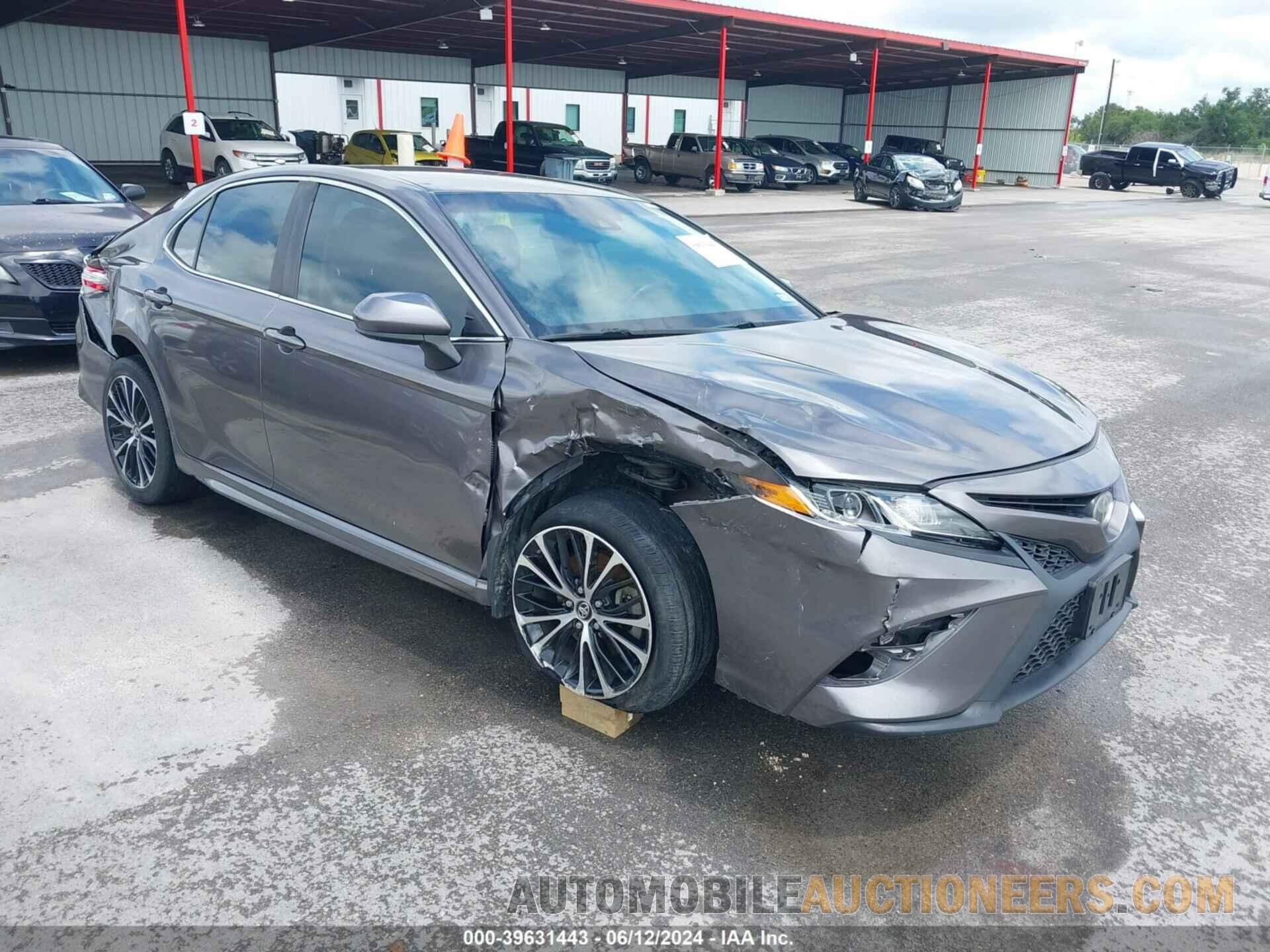 4T1B11HK1JU051496 TOYOTA CAMRY 2018