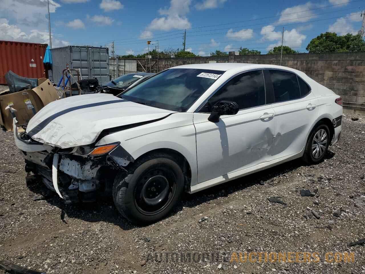 4T1B11HK1JU053006 TOYOTA CAMRY 2018