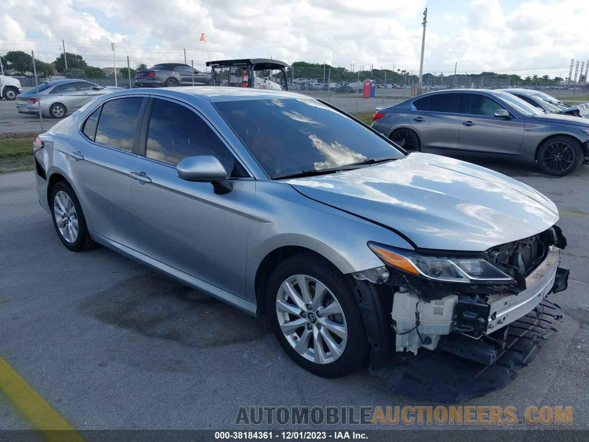 4T1B11HK1JU055211 TOYOTA CAMRY 2018