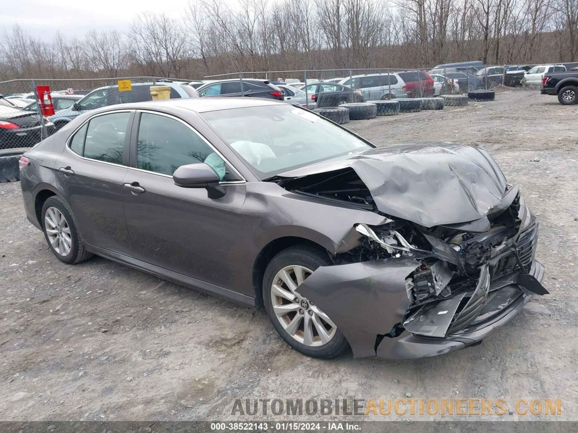 4T1B11HK1JU055998 TOYOTA CAMRY 2018