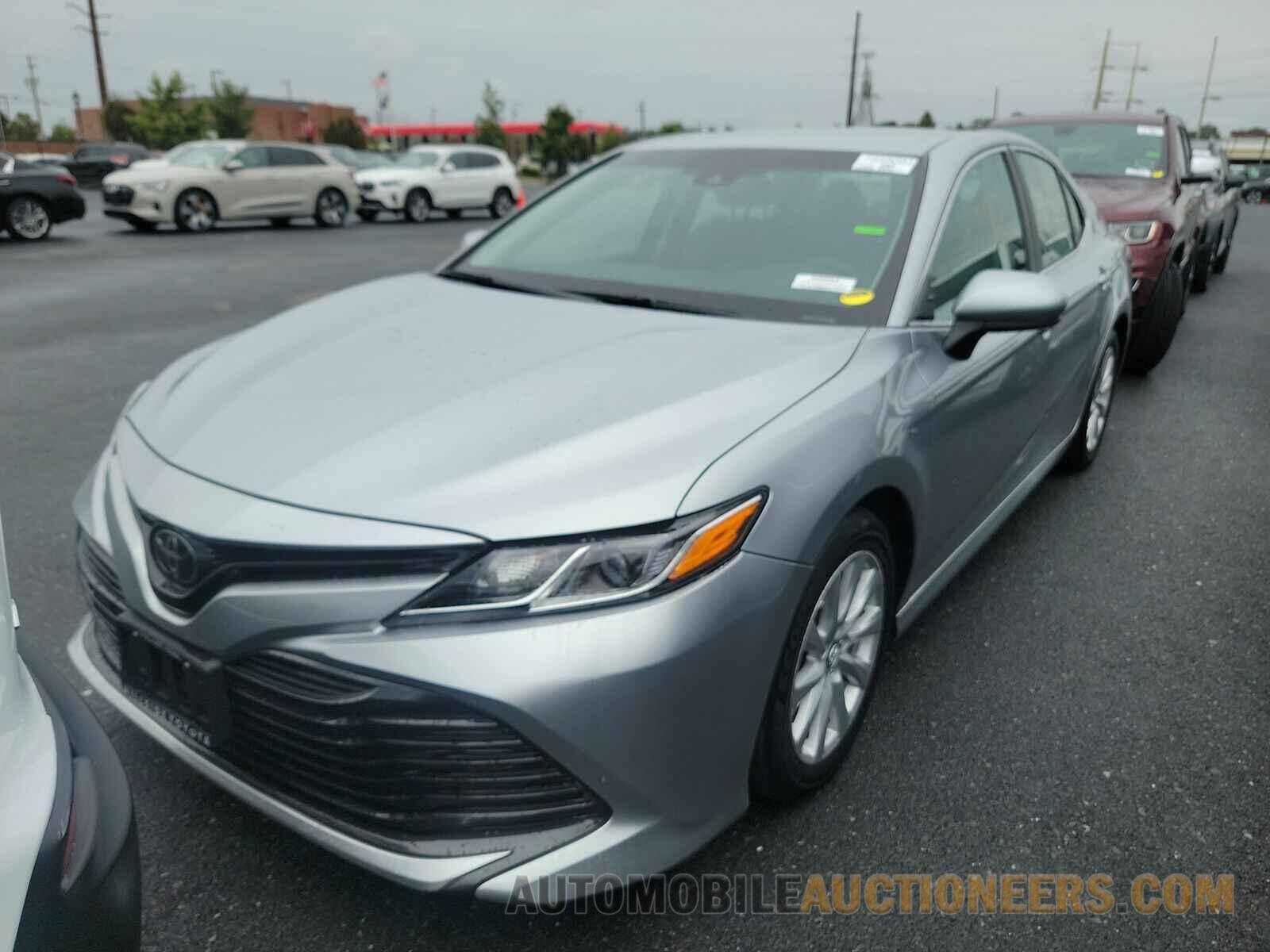 4T1B11HK1JU056875 Toyota Camry 2018