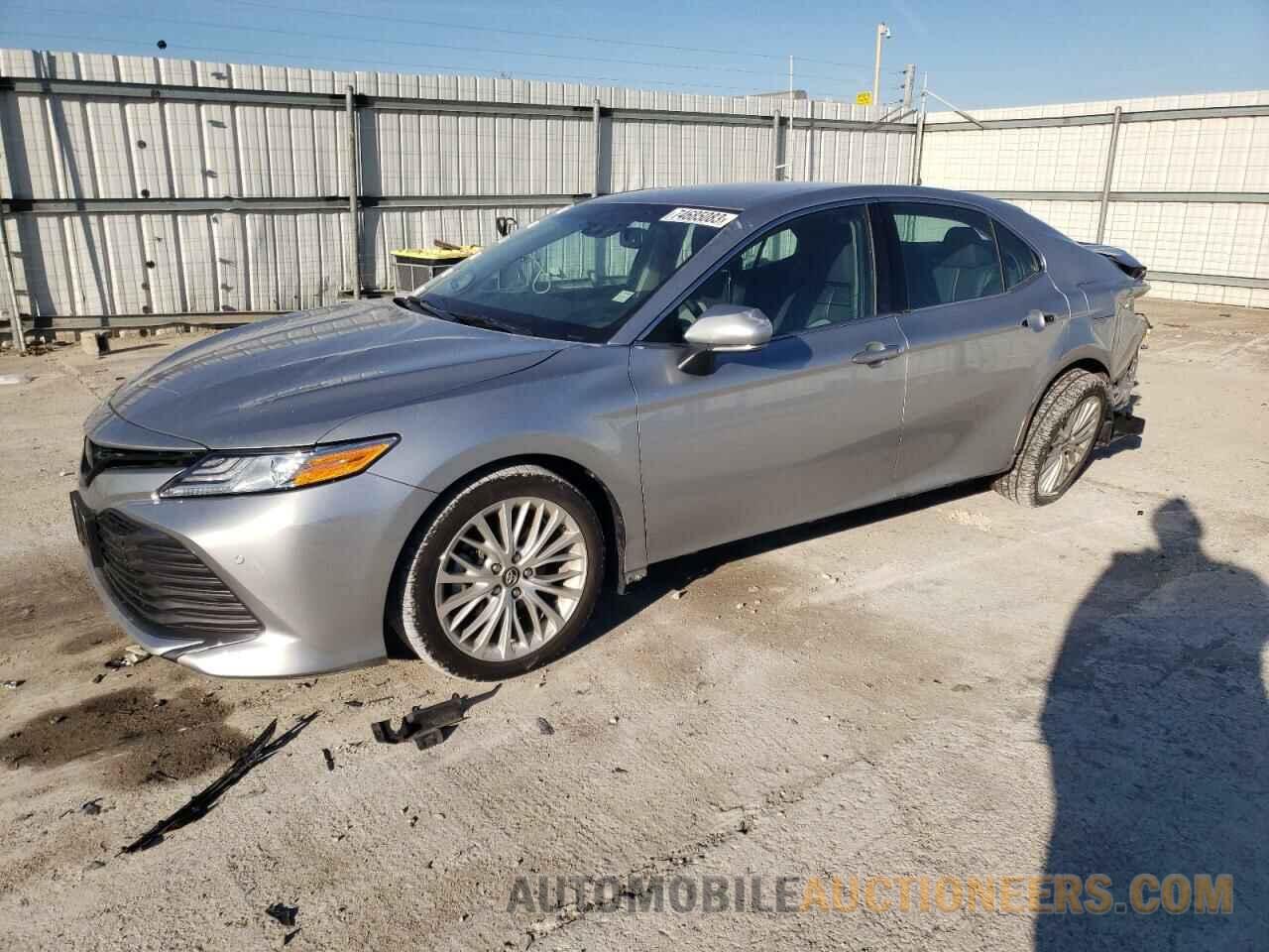 4T1B11HK1JU057833 TOYOTA CAMRY 2018