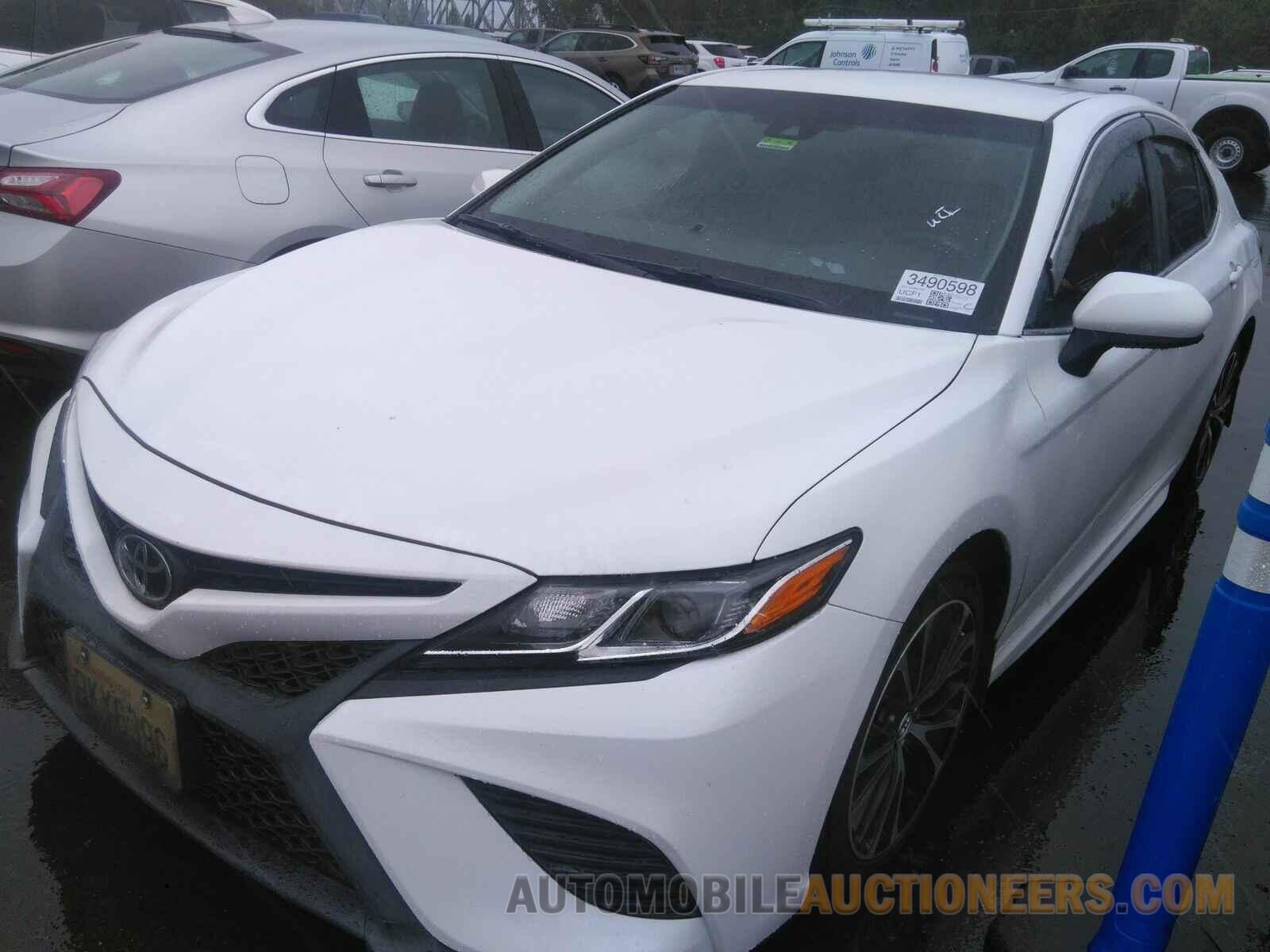 4T1B11HK1JU060747 Toyota Camry 2018