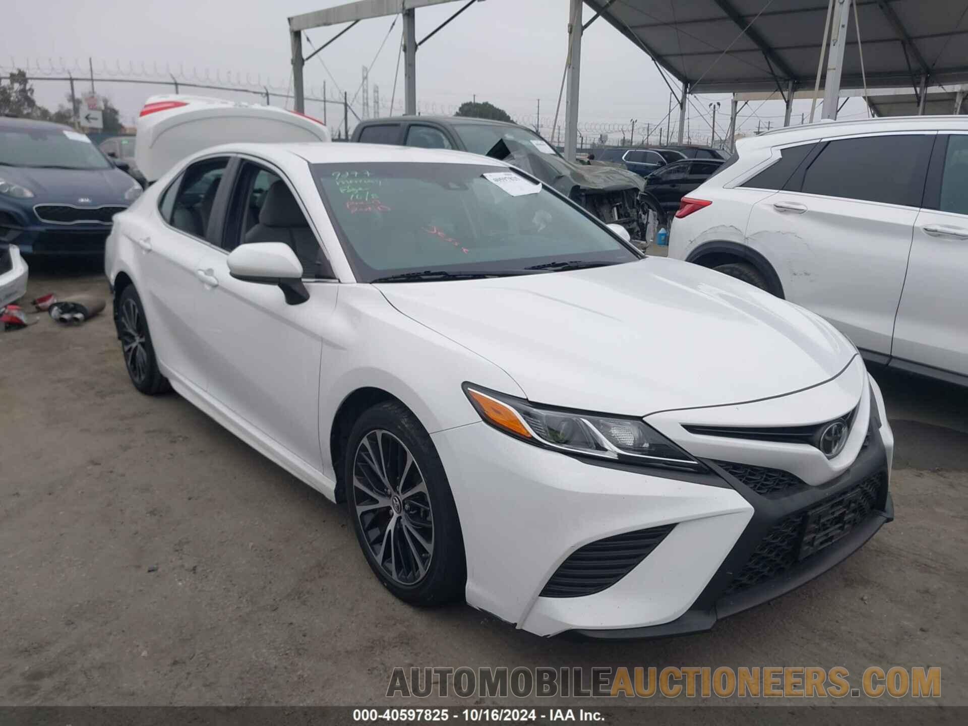 4T1B11HK1JU061252 TOYOTA CAMRY 2018