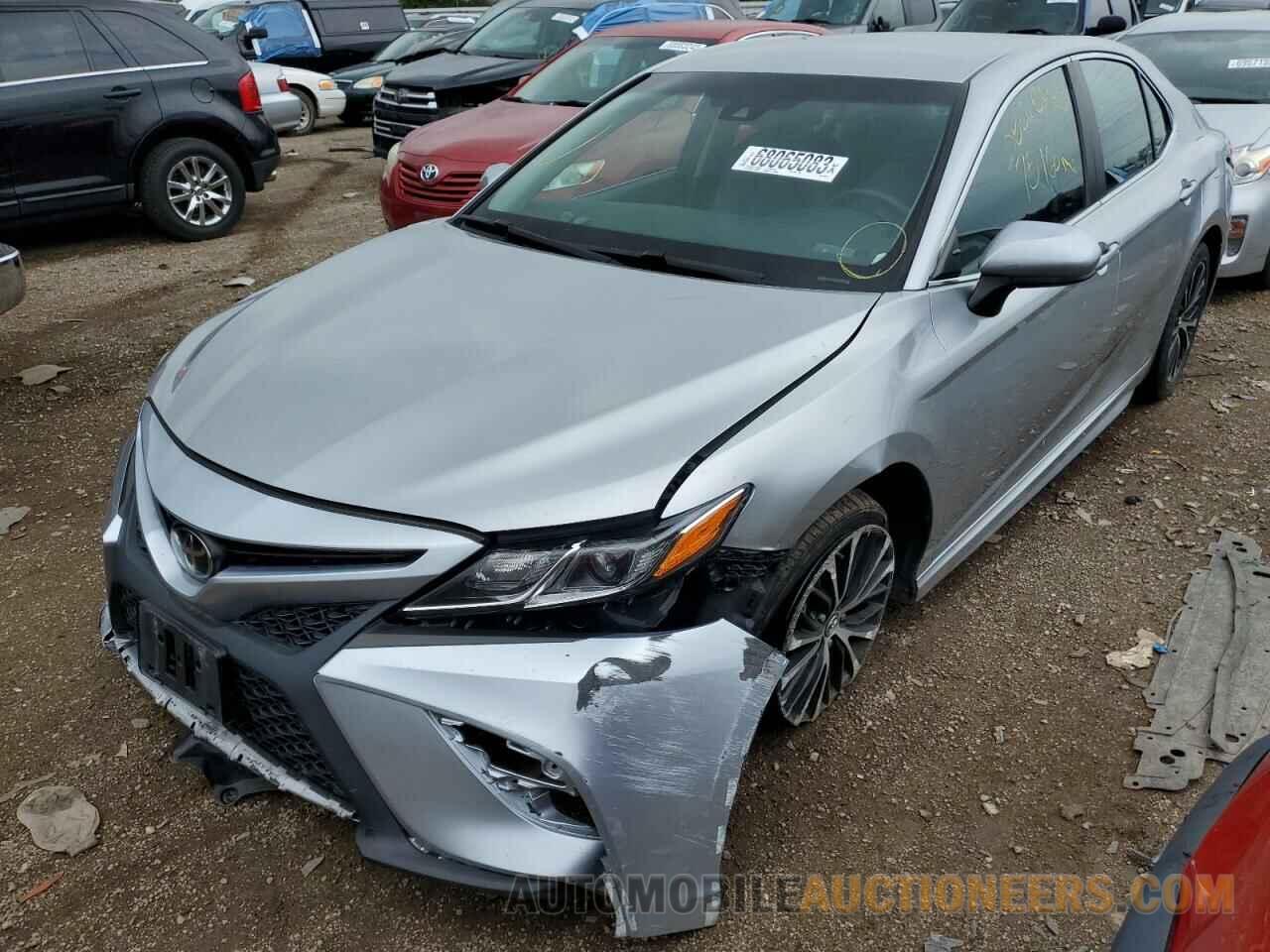 4T1B11HK1JU061476 TOYOTA CAMRY 2018