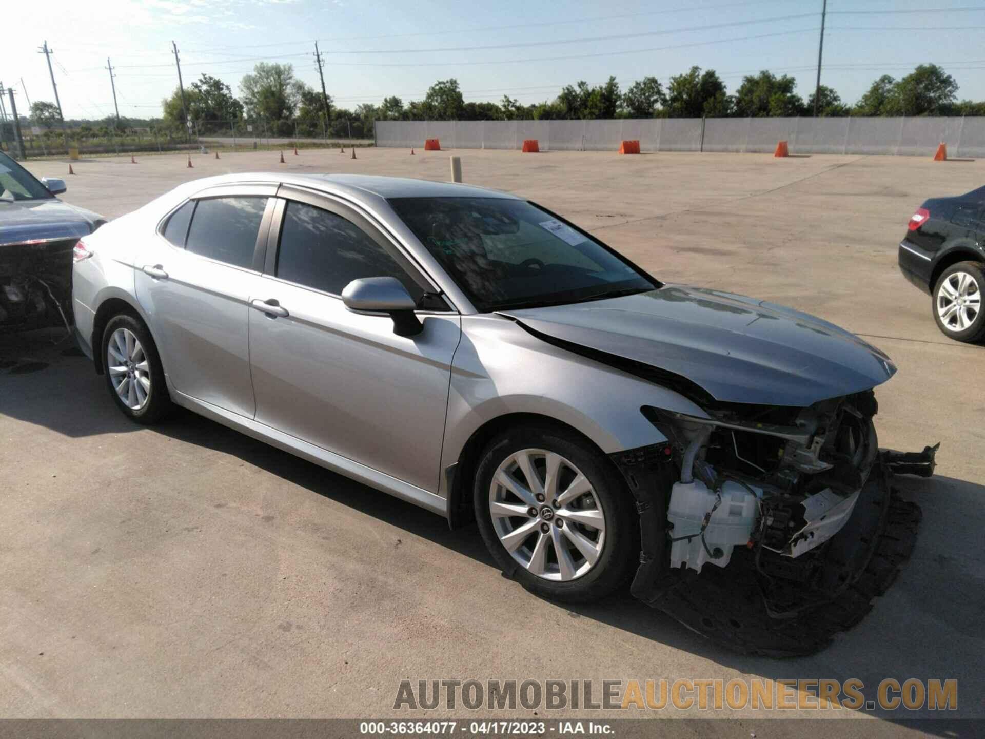 4T1B11HK1JU062465 TOYOTA CAMRY 2018