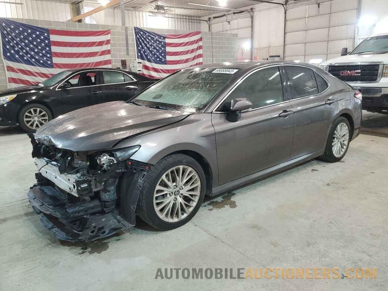 4T1B11HK1JU062885 TOYOTA CAMRY 2018