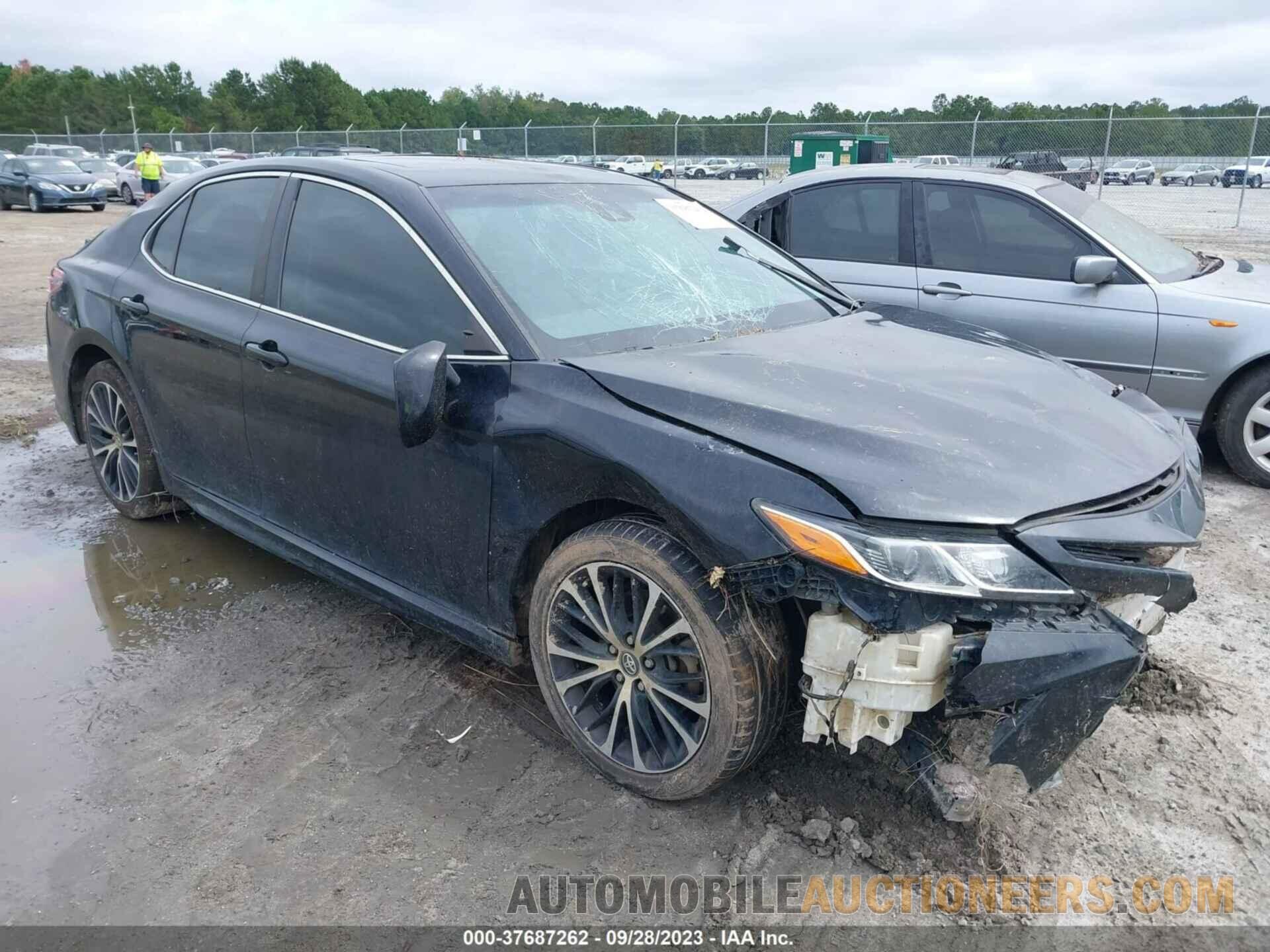 4T1B11HK1JU065379 TOYOTA CAMRY 2018