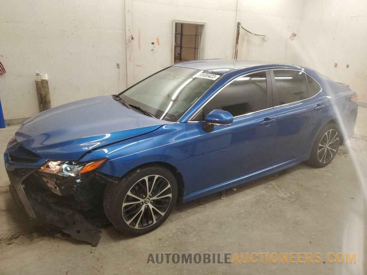 4T1B11HK1JU067701 TOYOTA CAMRY 2018