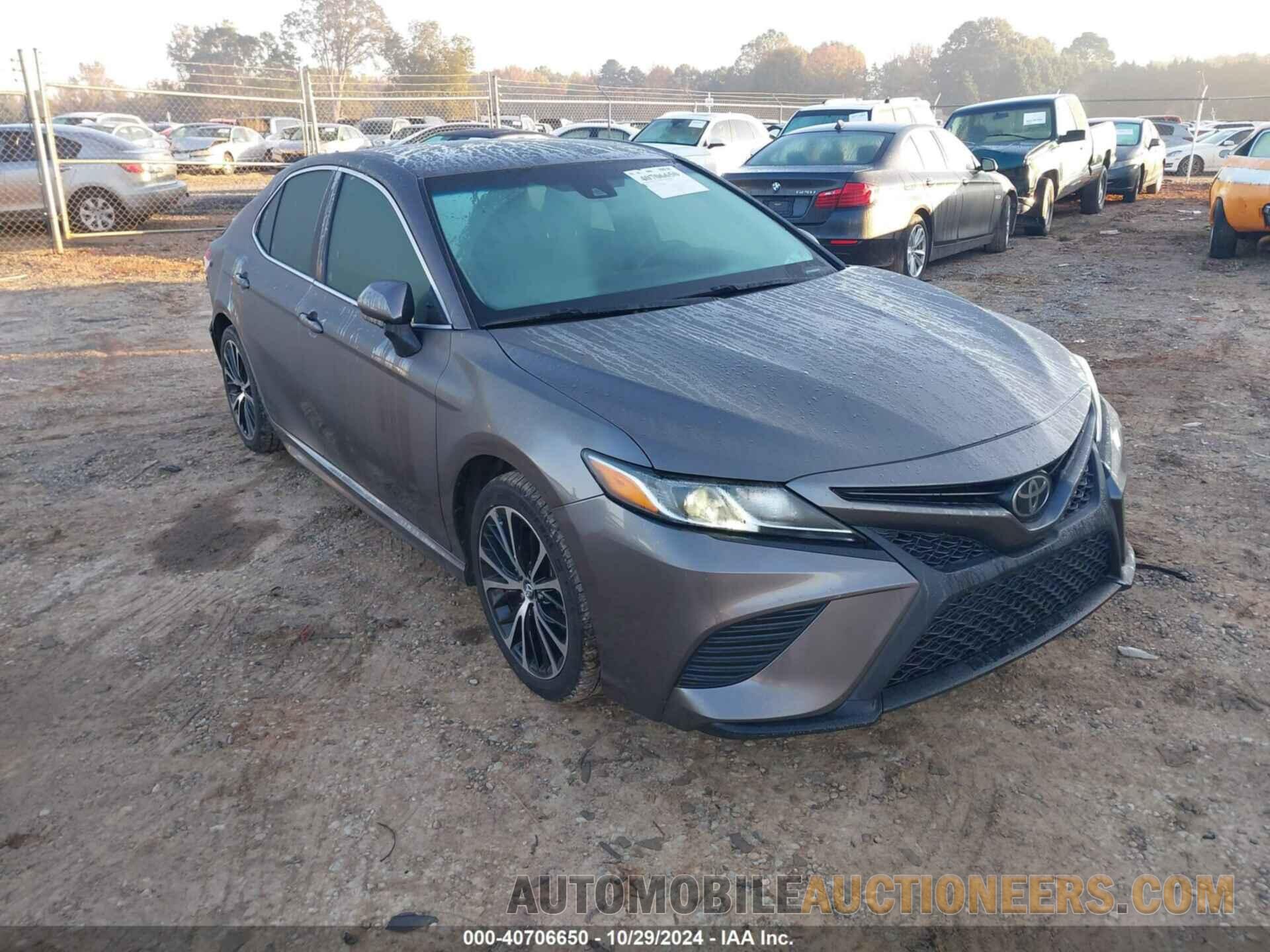 4T1B11HK1JU068282 TOYOTA CAMRY 2018