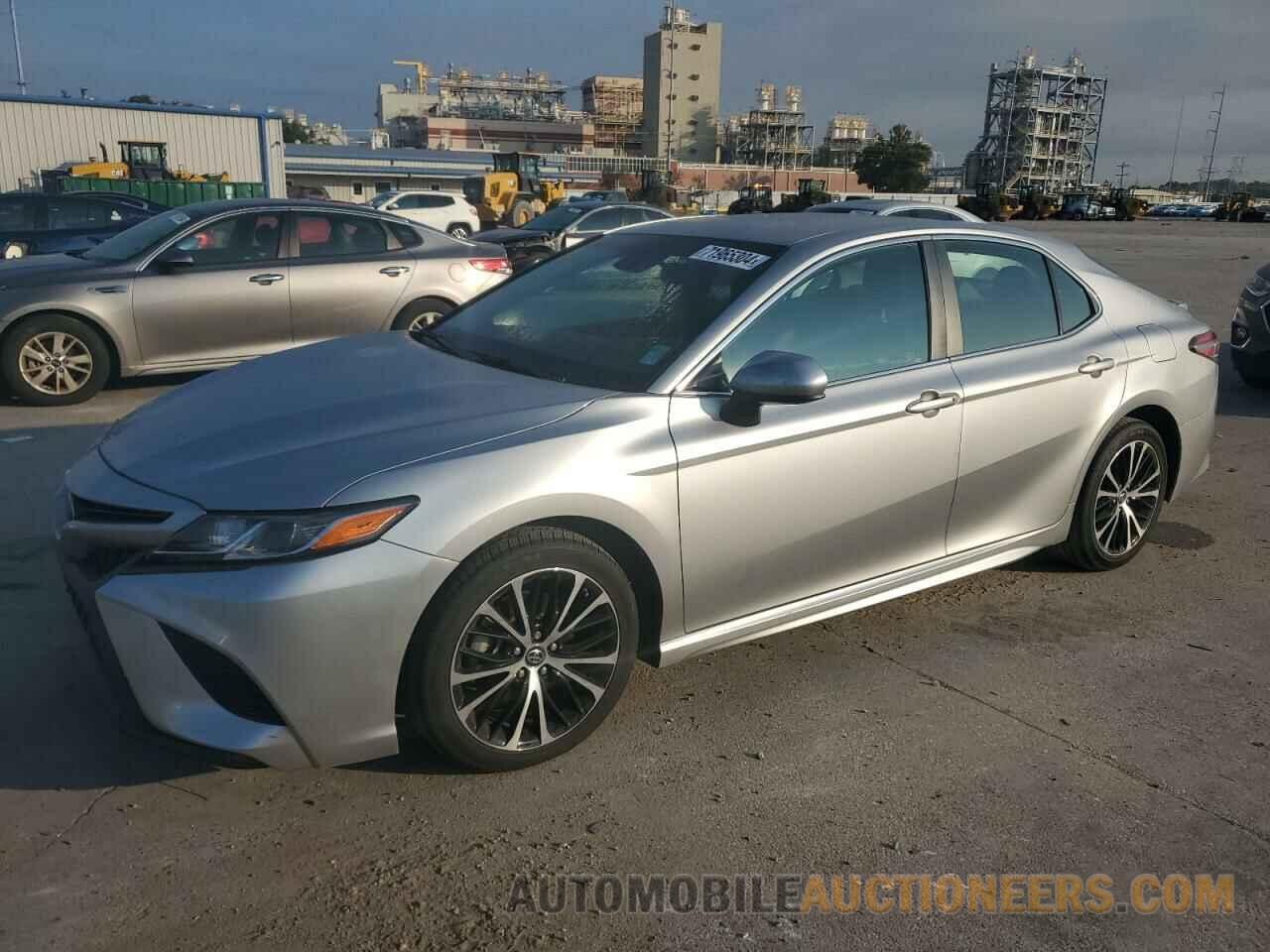 4T1B11HK1JU068296 TOYOTA CAMRY 2018