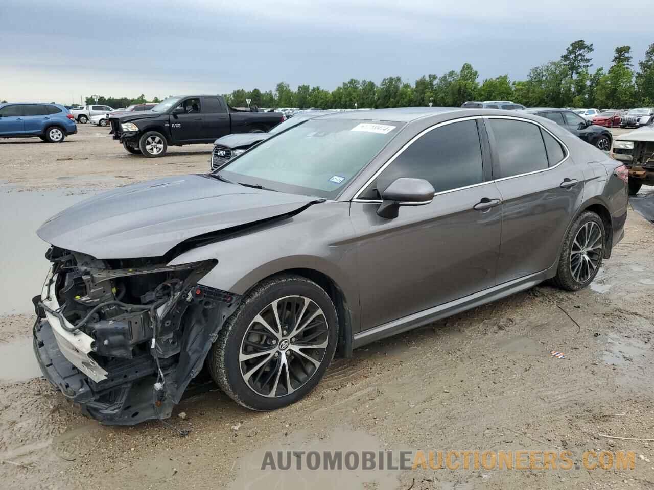 4T1B11HK1JU068430 TOYOTA CAMRY 2018