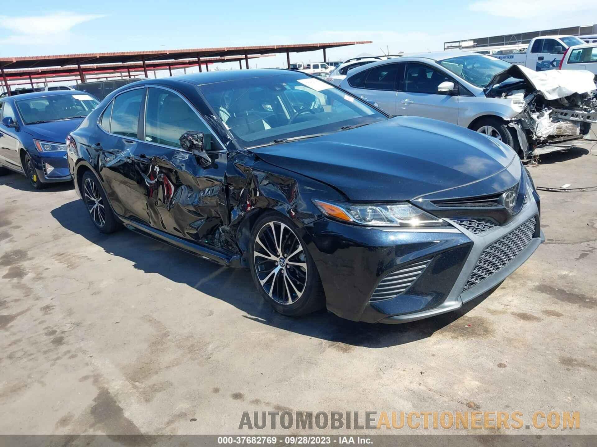 4T1B11HK1JU070713 TOYOTA CAMRY 2018