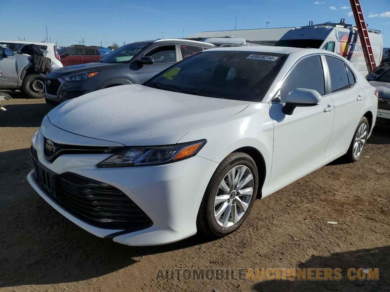 4T1B11HK1JU071800 TOYOTA CAMRY 2018