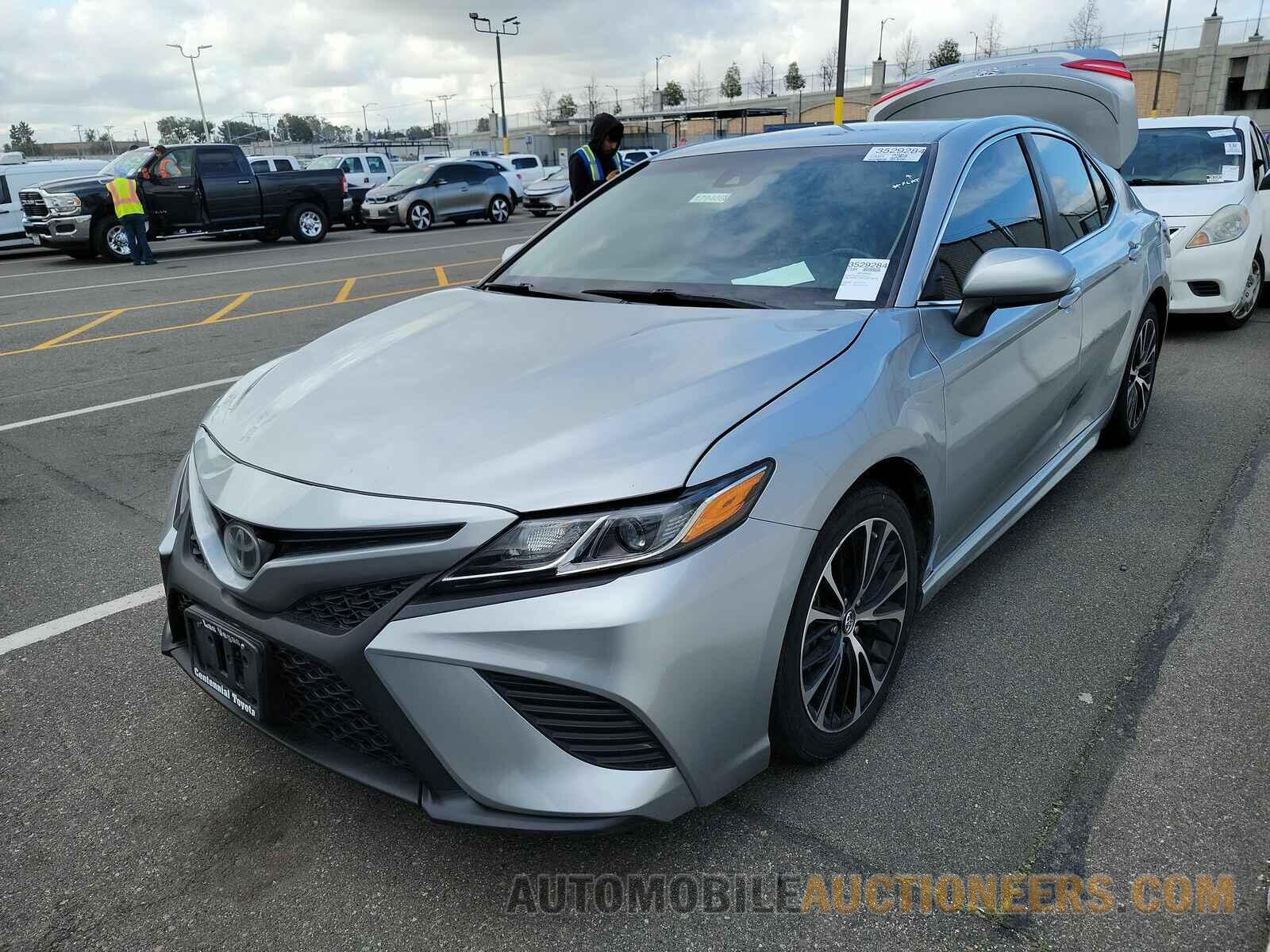 4T1B11HK1JU073014 Toyota Camry 2018