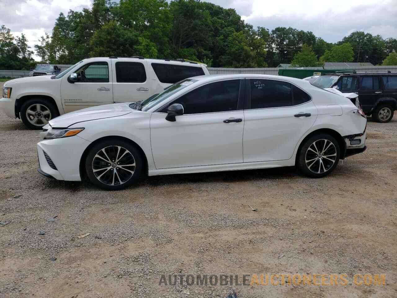 4T1B11HK1JU073787 TOYOTA CAMRY 2018