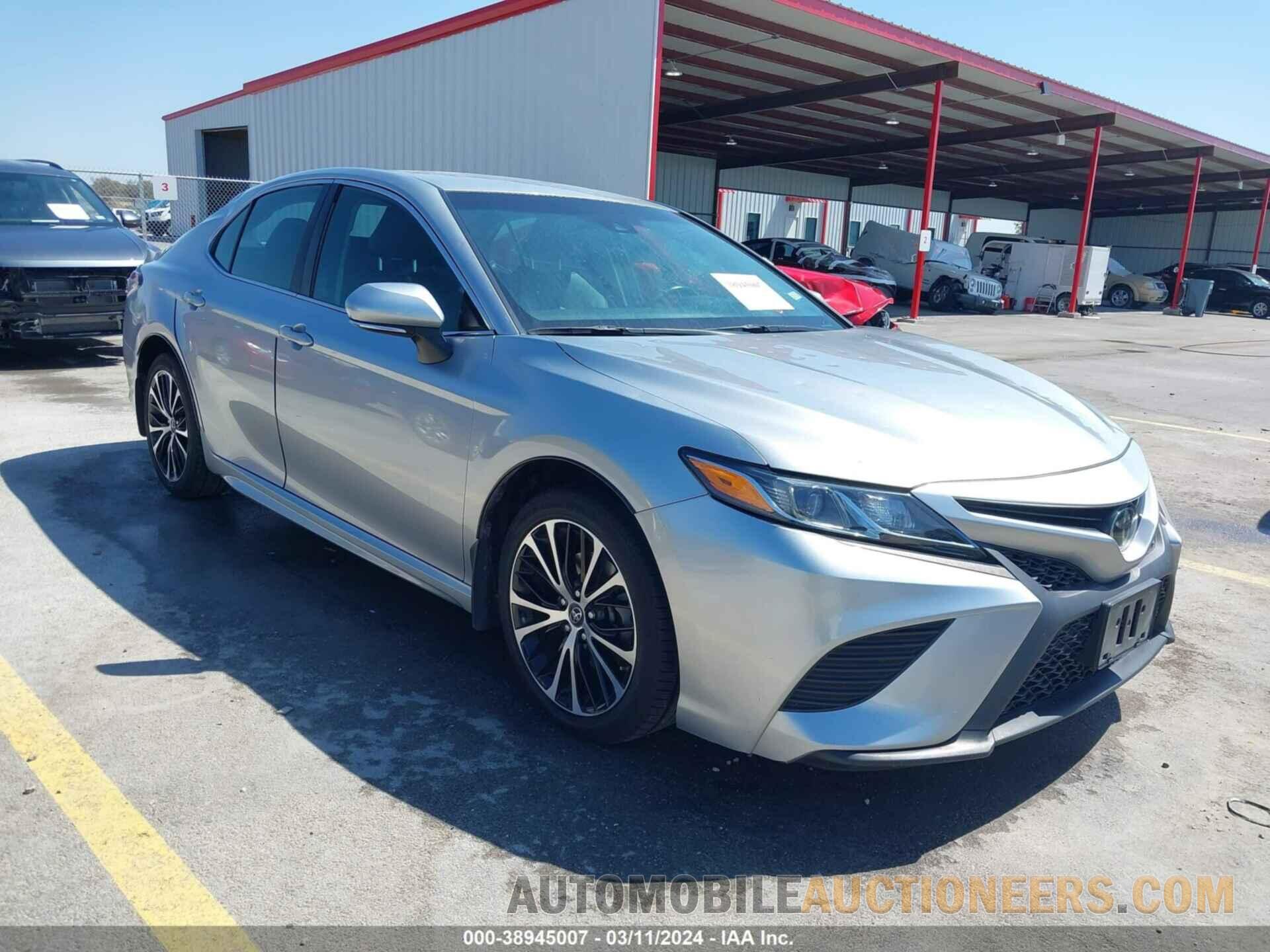 4T1B11HK1JU074020 TOYOTA CAMRY 2018