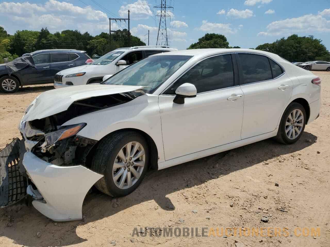 4T1B11HK1JU075863 TOYOTA CAMRY 2018