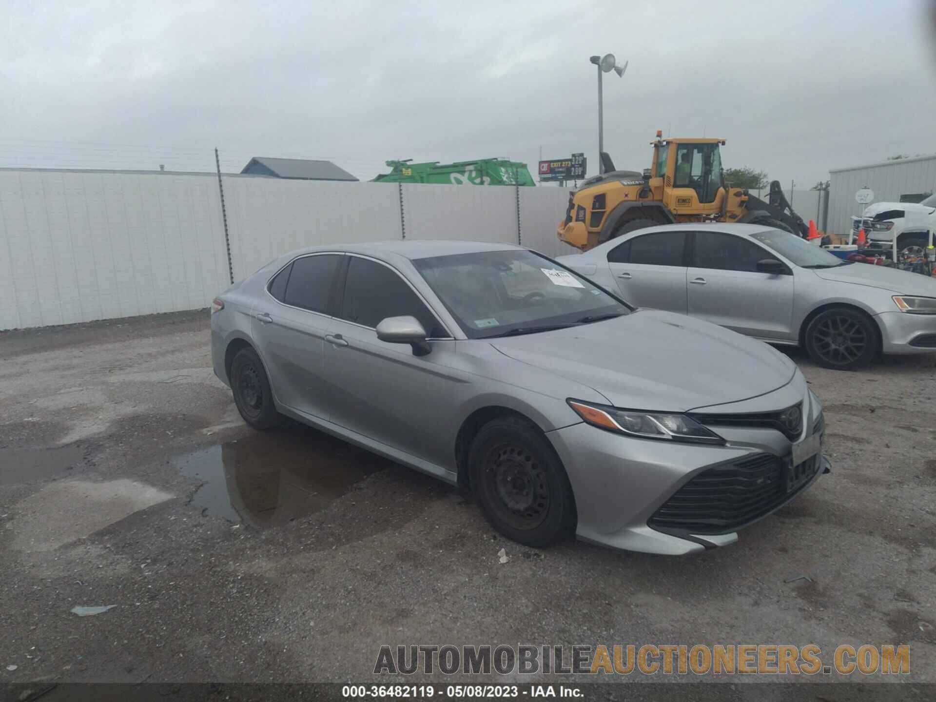 4T1B11HK1JU076320 TOYOTA CAMRY 2018