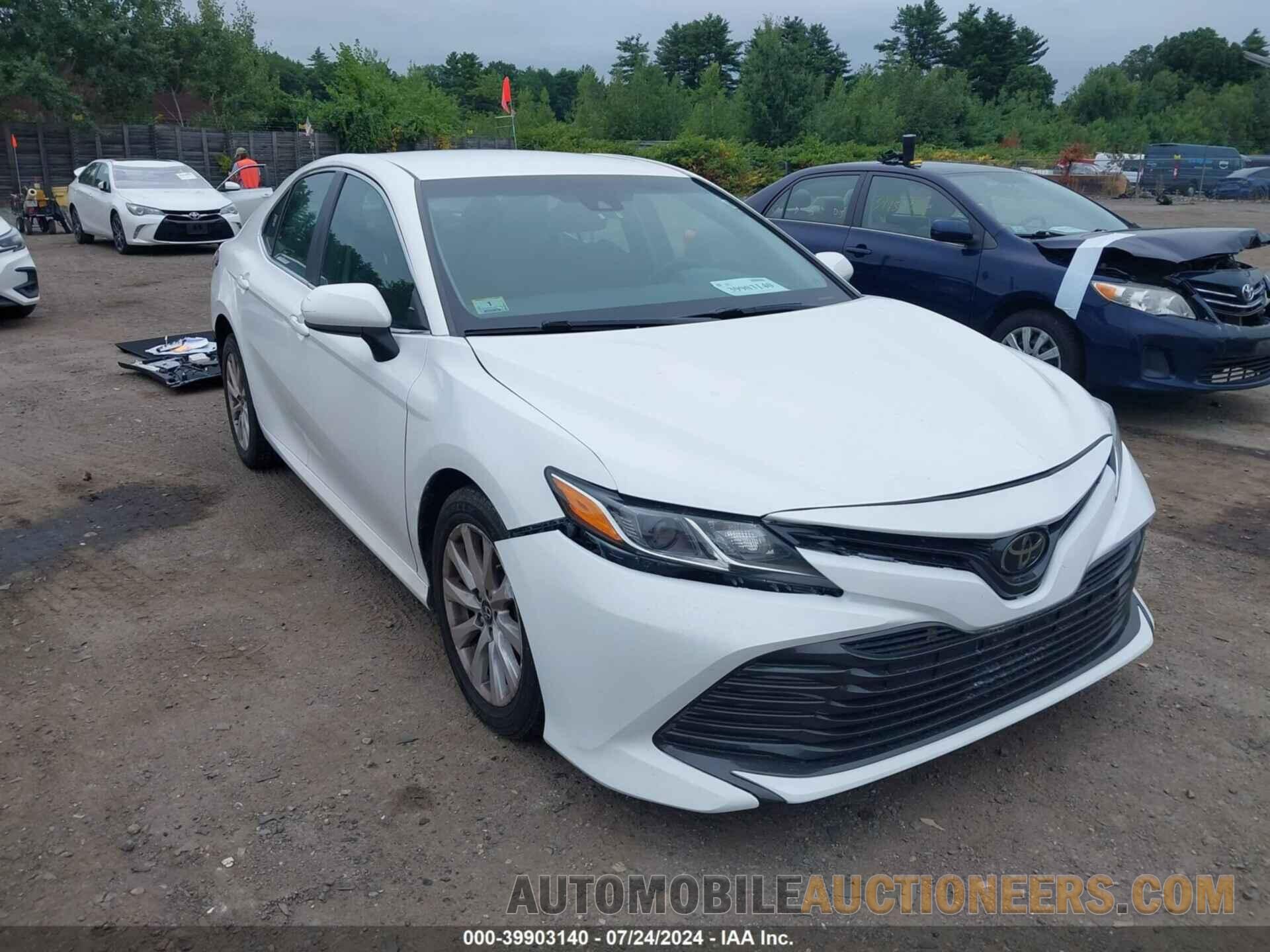 4T1B11HK1JU076981 TOYOTA CAMRY 2018