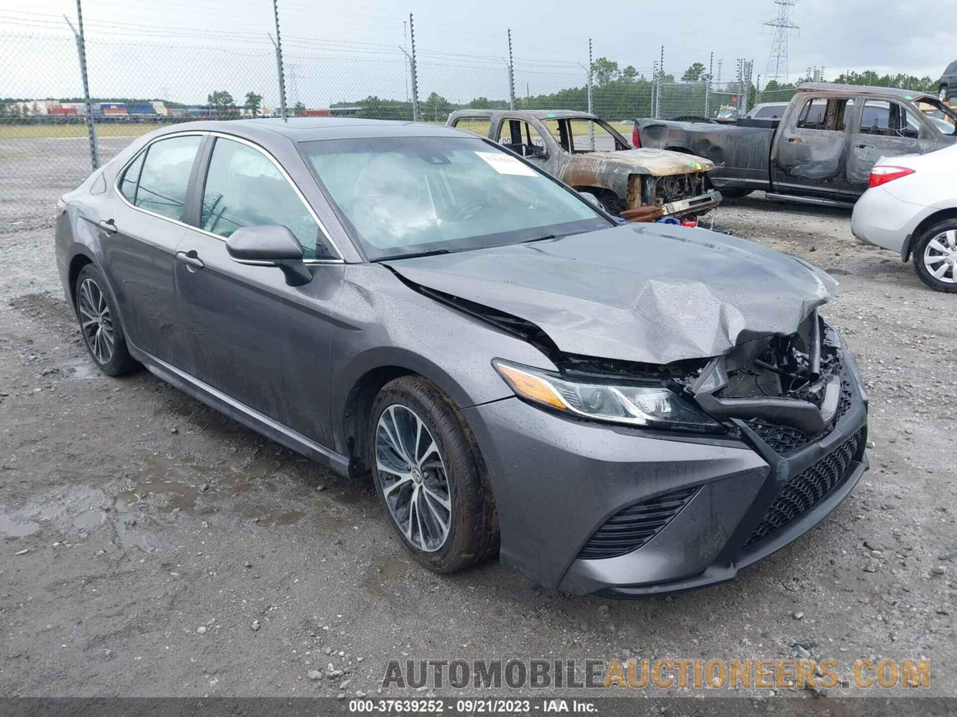 4T1B11HK1JU077094 TOYOTA CAMRY 2018