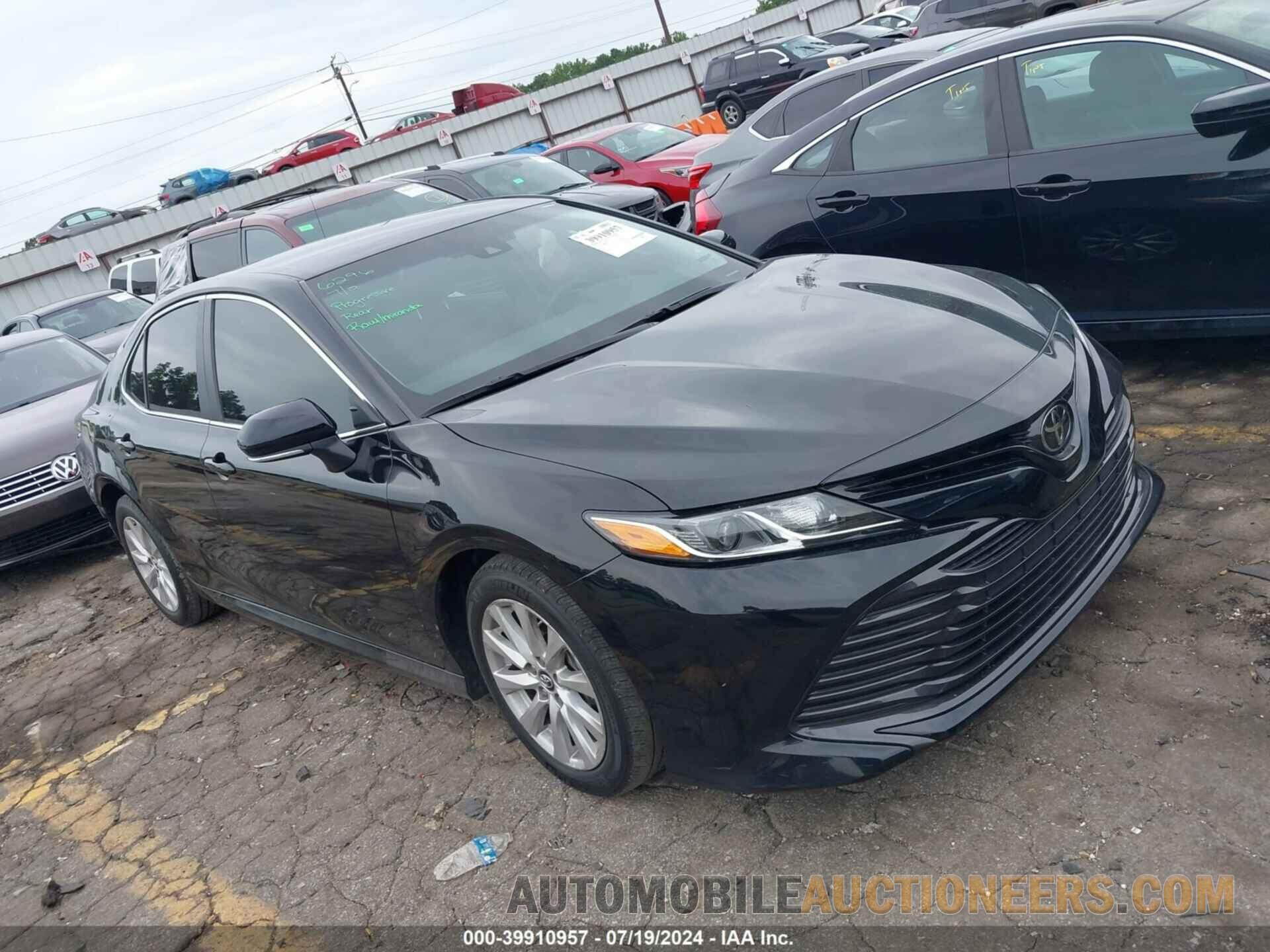 4T1B11HK1JU080187 TOYOTA CAMRY 2018