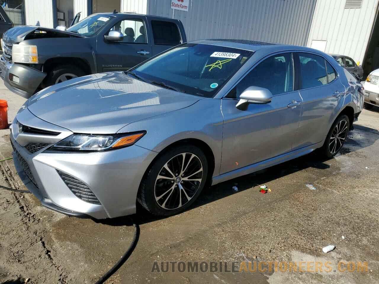 4T1B11HK1JU081033 TOYOTA CAMRY 2018