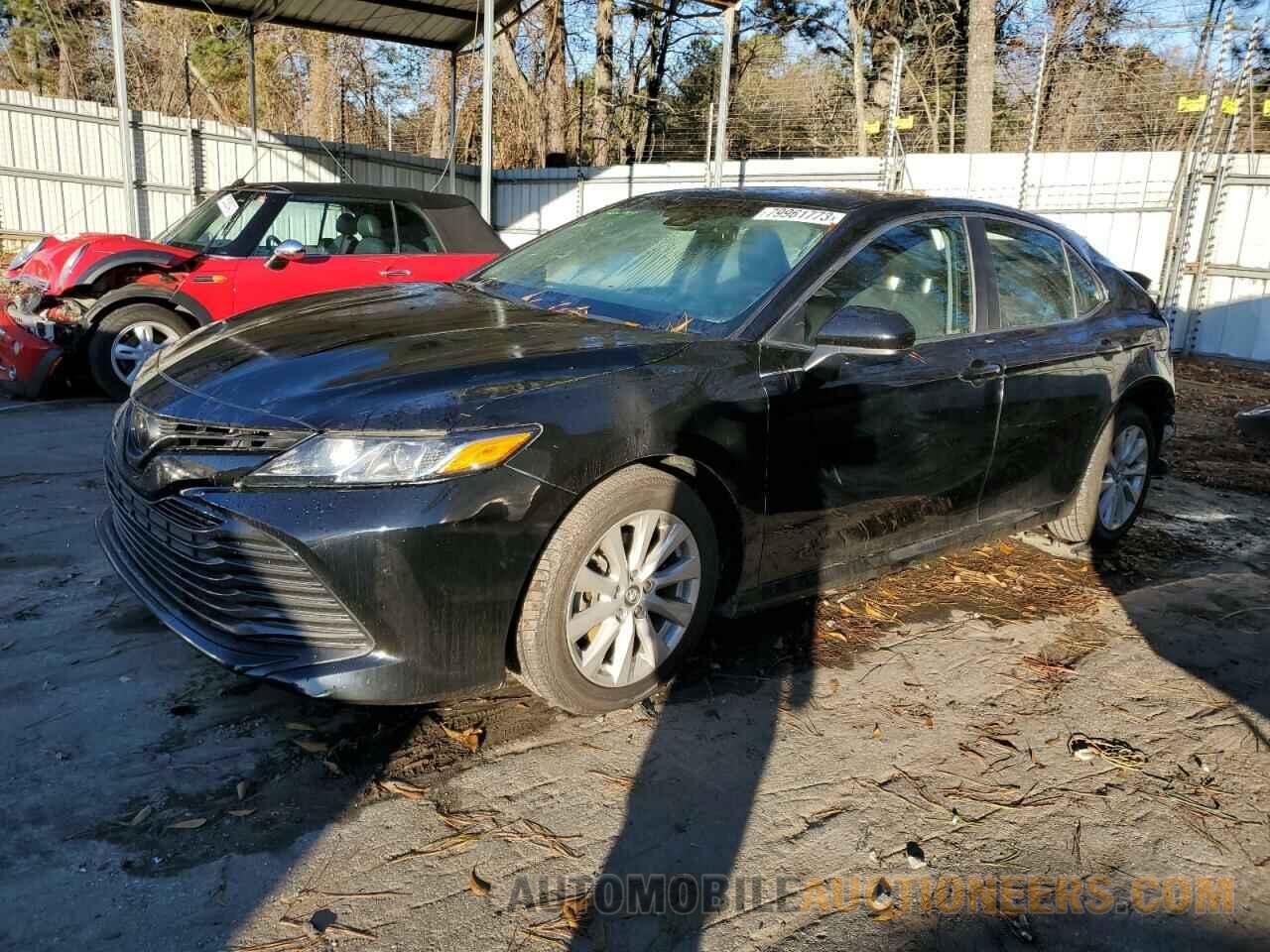 4T1B11HK1JU081078 TOYOTA CAMRY 2018