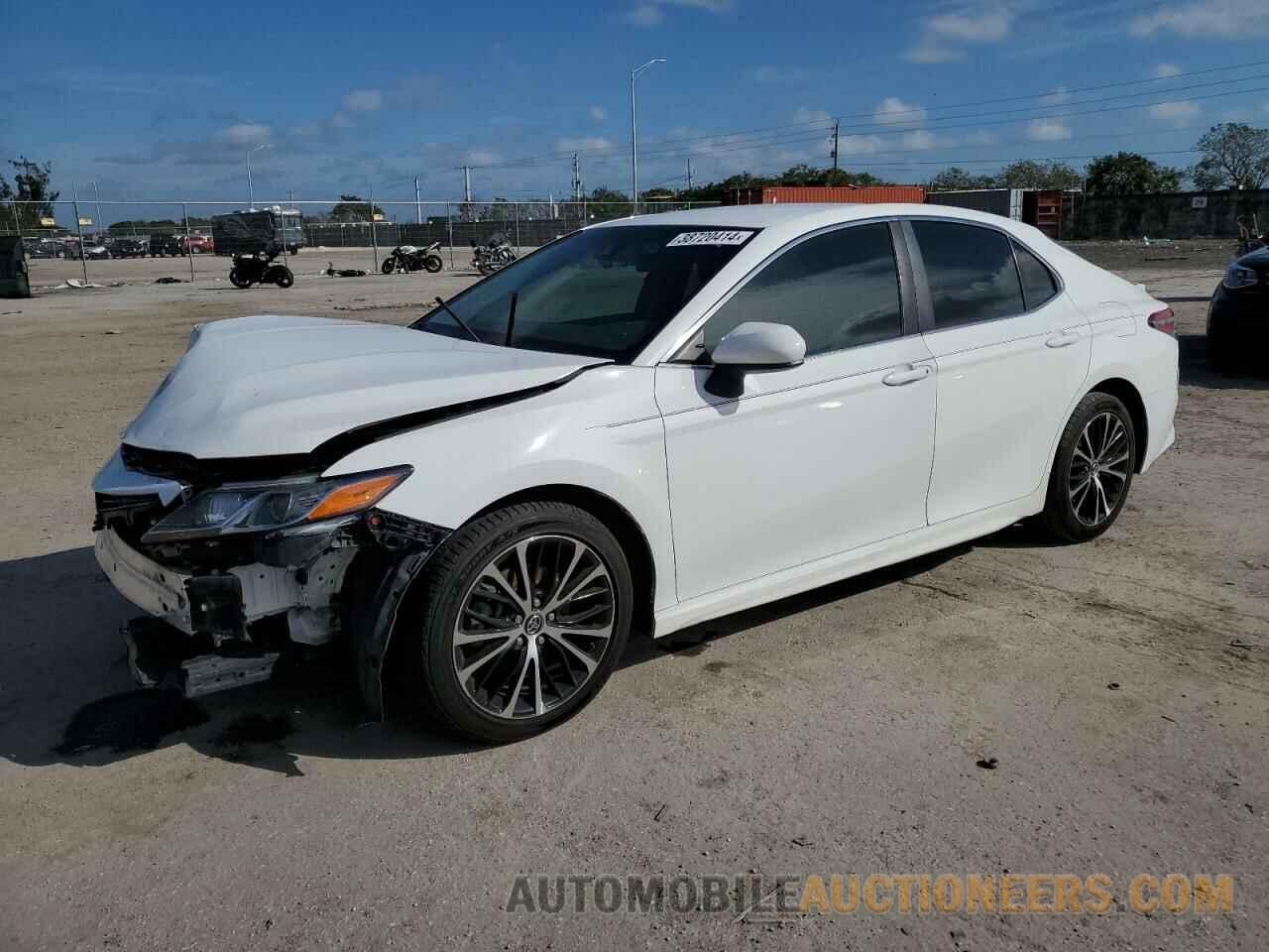 4T1B11HK1JU082392 TOYOTA CAMRY 2018