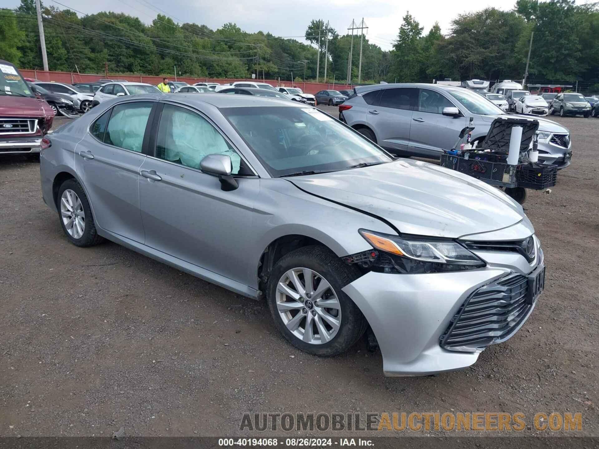 4T1B11HK1JU083364 TOYOTA CAMRY 2018