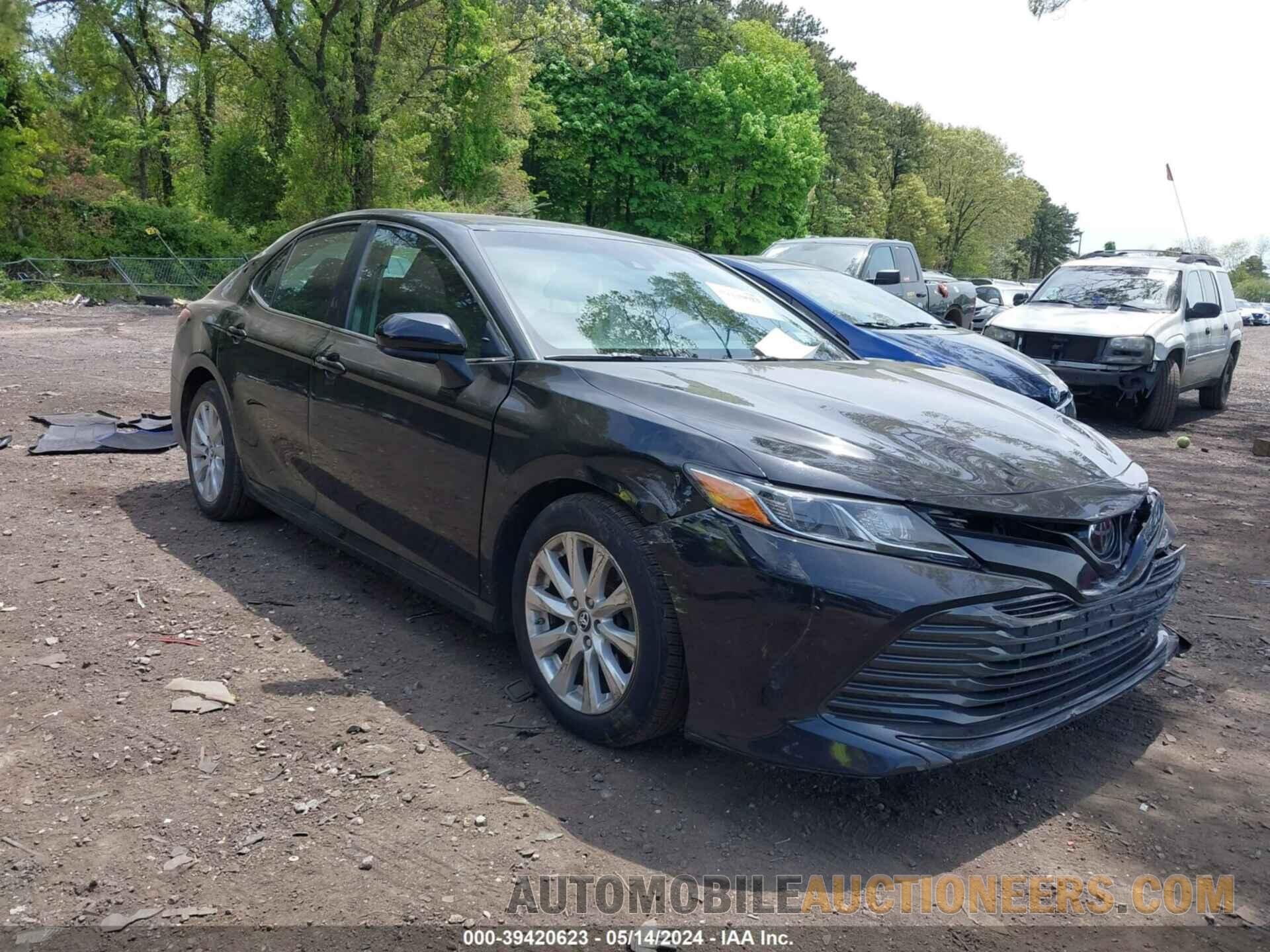 4T1B11HK1JU084238 TOYOTA CAMRY 2018