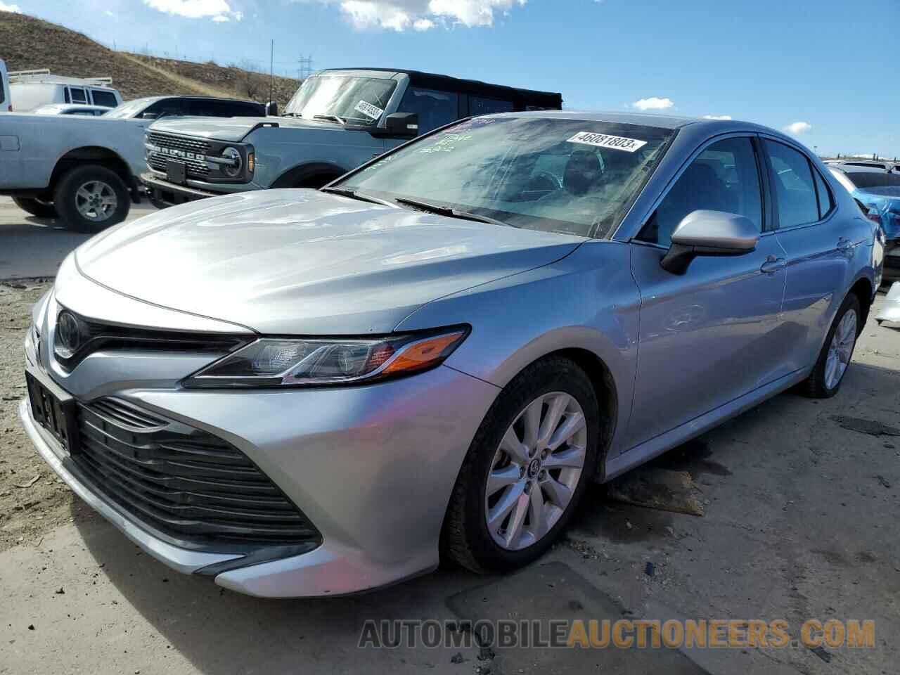 4T1B11HK1JU084563 TOYOTA CAMRY 2018