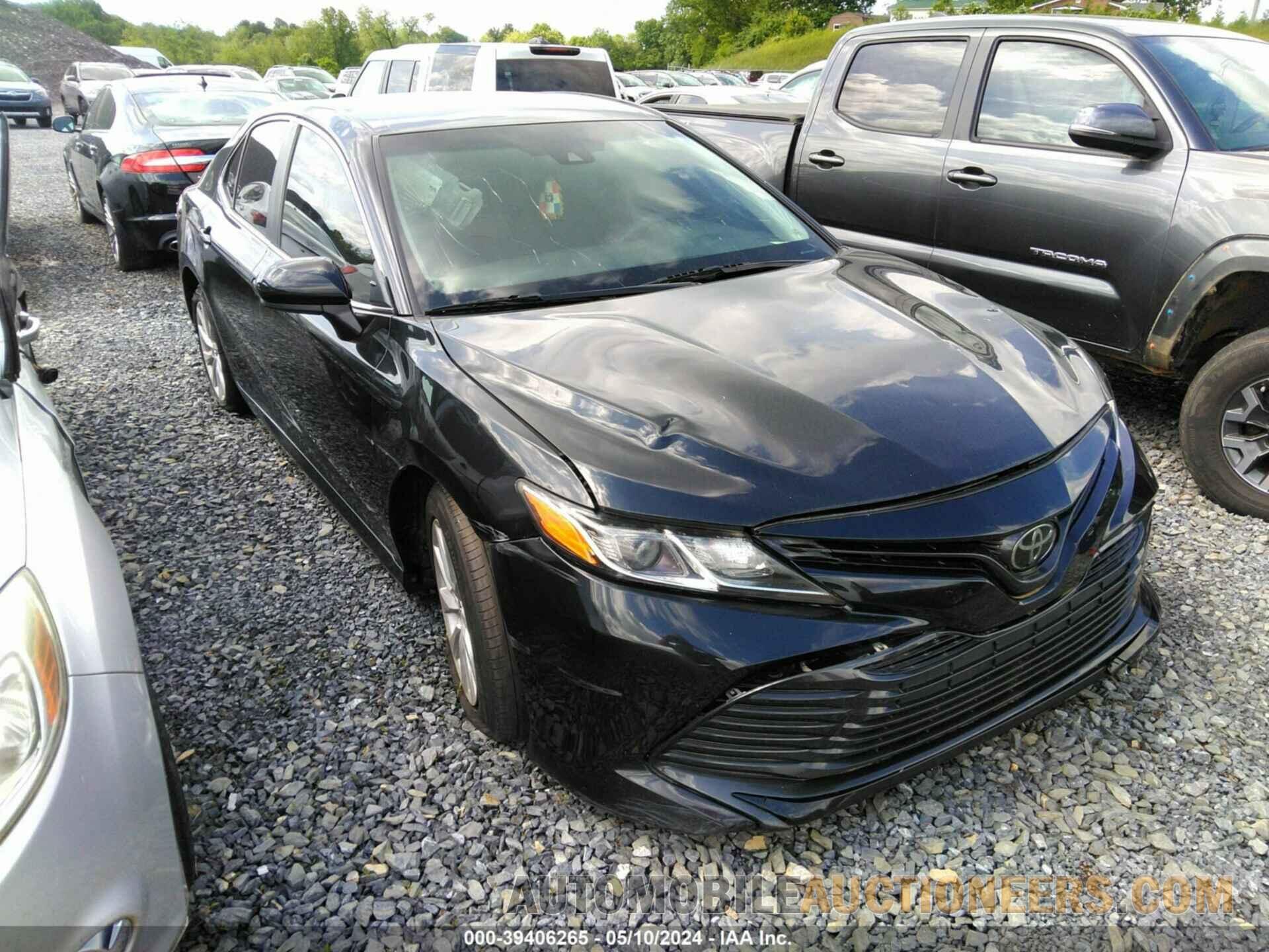 4T1B11HK1JU084823 TOYOTA CAMRY 2018