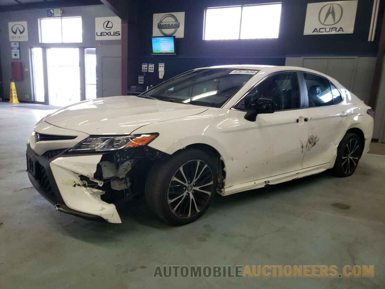 4T1B11HK1JU084871 TOYOTA CAMRY 2018