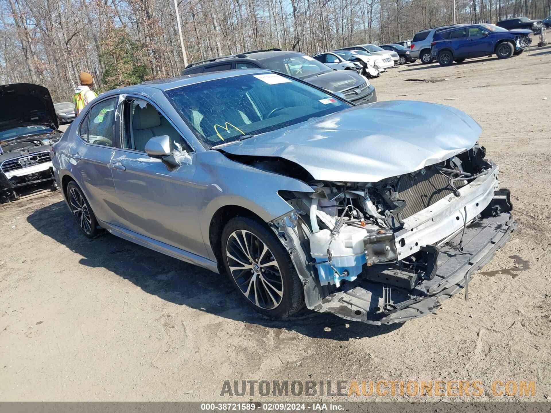 4T1B11HK1JU088841 TOYOTA CAMRY 2018