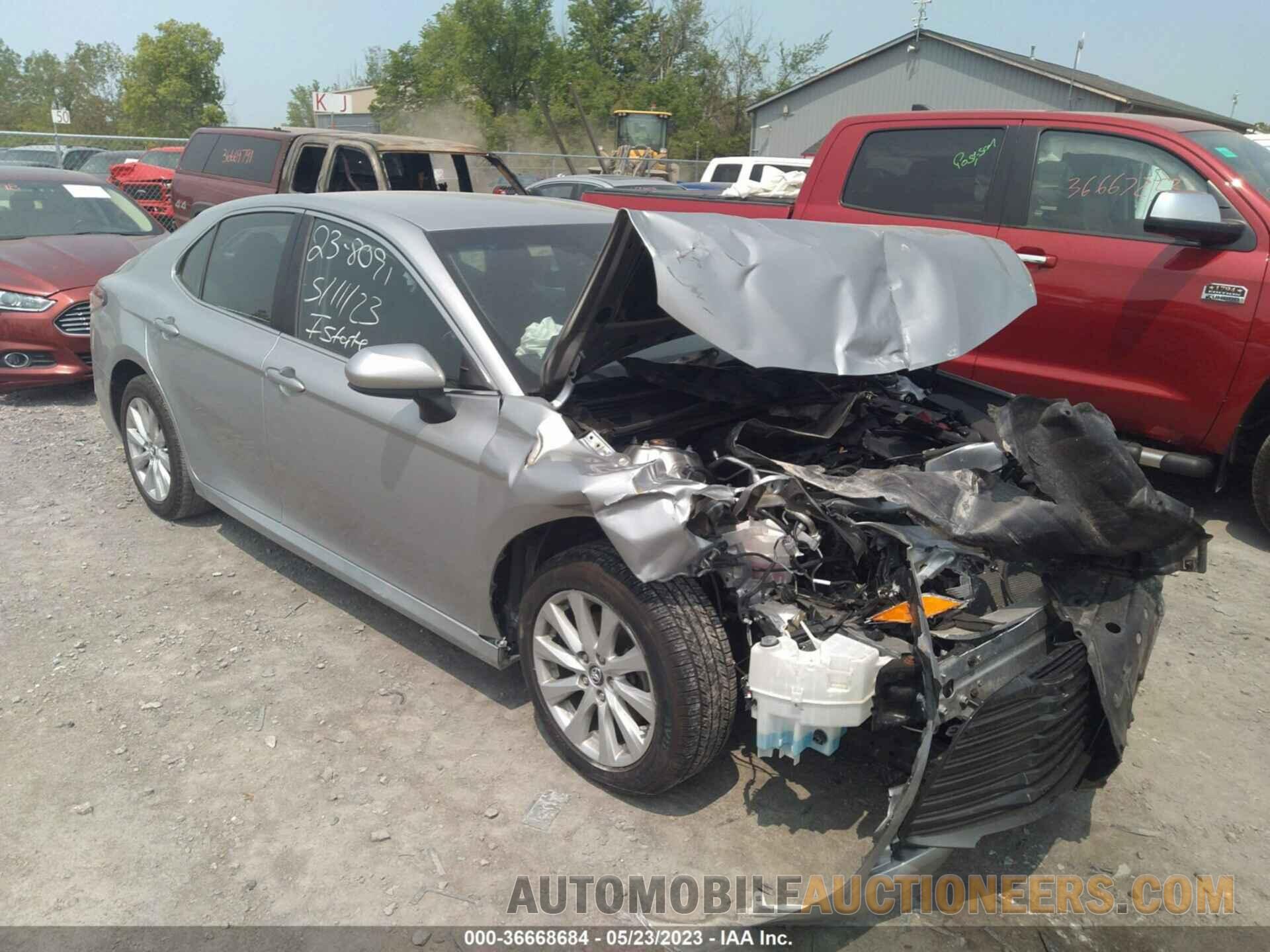 4T1B11HK1JU089083 TOYOTA CAMRY 2018