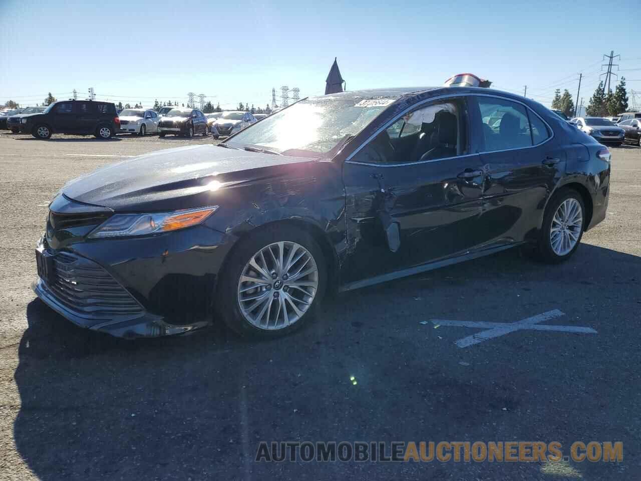 4T1B11HK1JU089214 TOYOTA CAMRY 2018