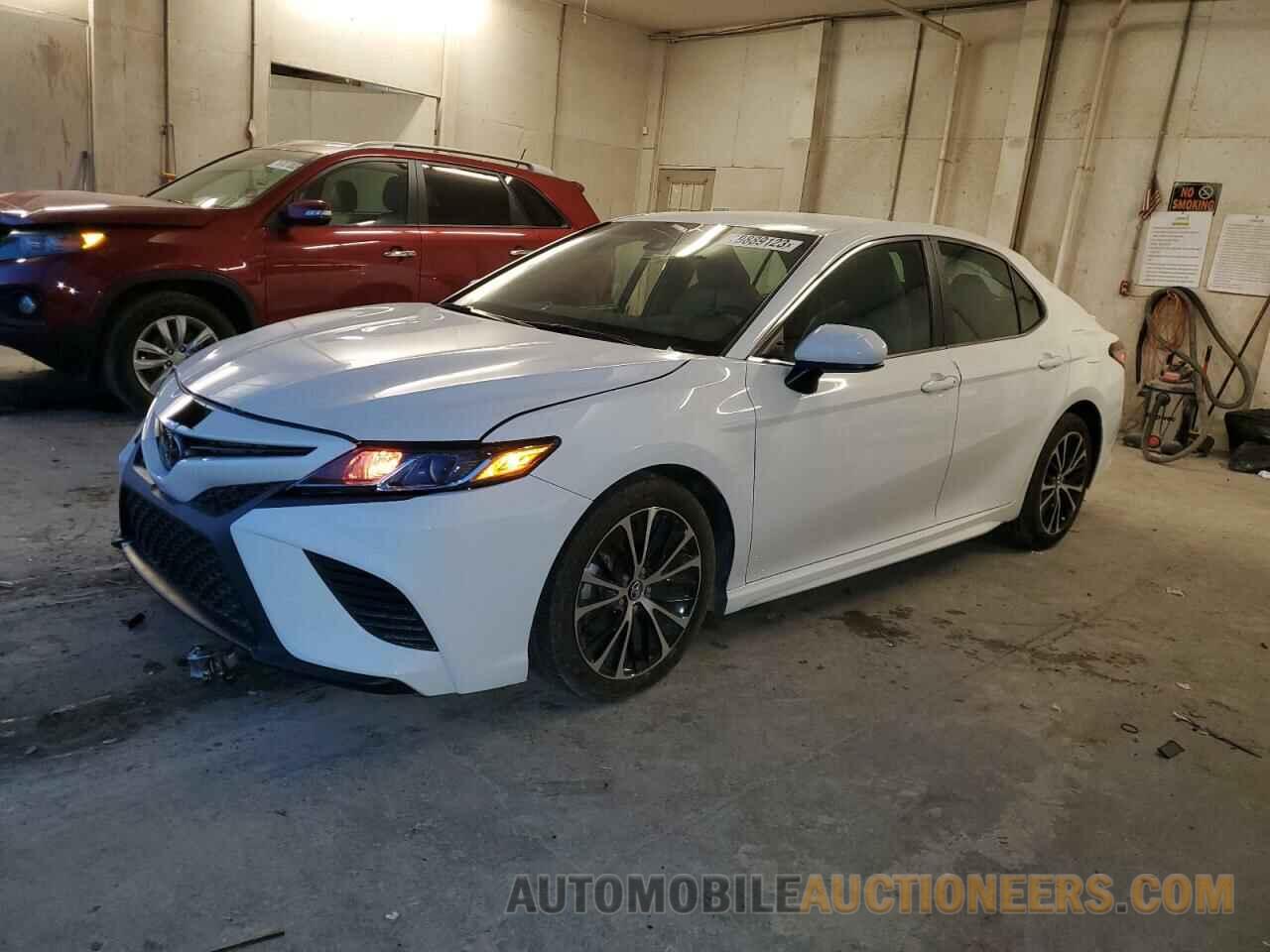 4T1B11HK1JU093621 TOYOTA CAMRY 2018