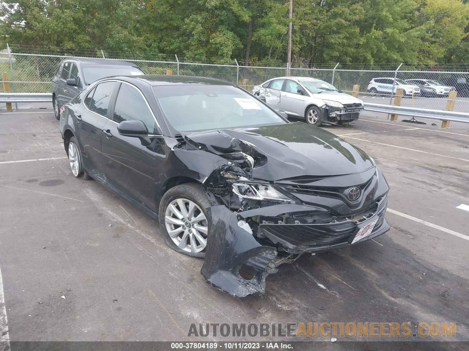 4T1B11HK1JU097359 TOYOTA CAMRY 2018