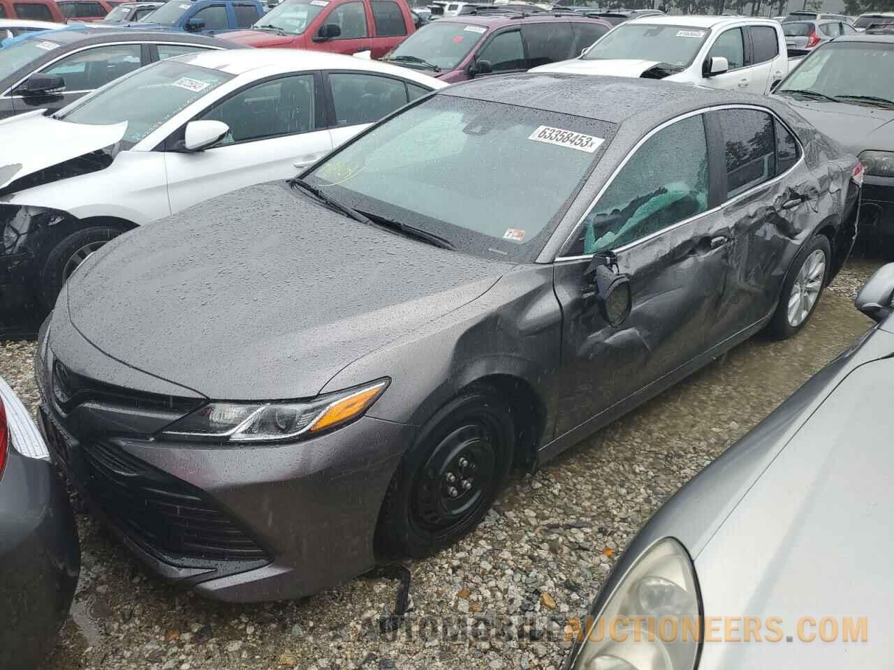 4T1B11HK1JU099208 TOYOTA CAMRY 2018