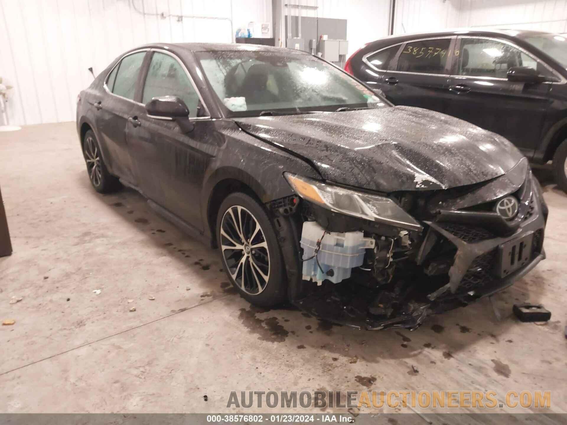 4T1B11HK1JU101927 TOYOTA CAMRY 2018