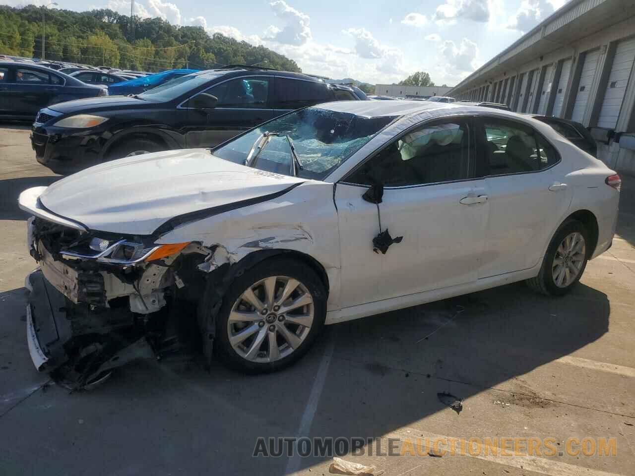 4T1B11HK1JU102642 TOYOTA CAMRY 2018