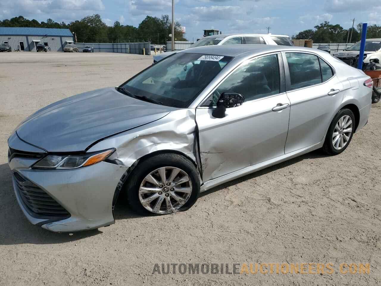 4T1B11HK1JU104438 TOYOTA CAMRY 2018