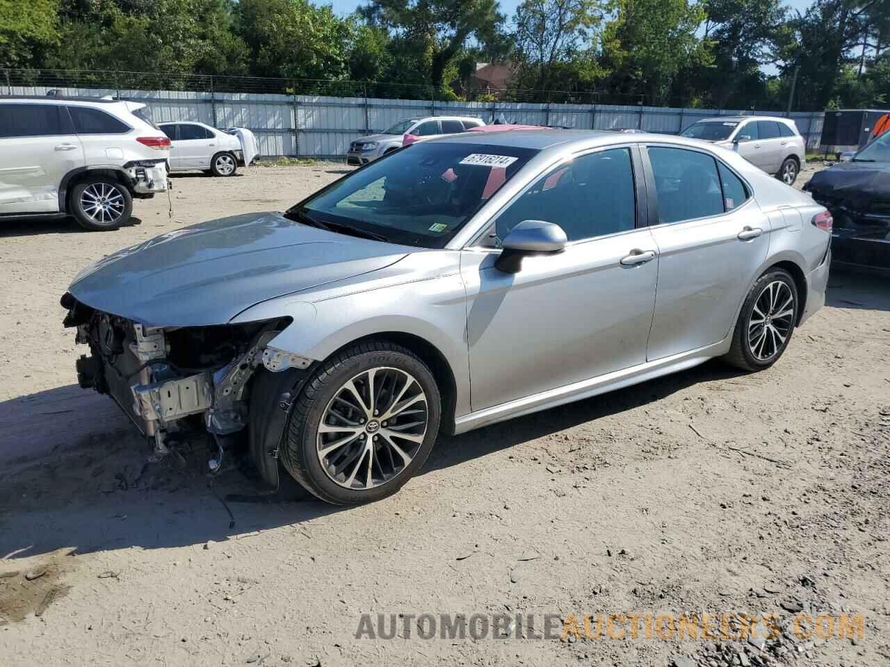 4T1B11HK1JU106724 TOYOTA CAMRY 2018