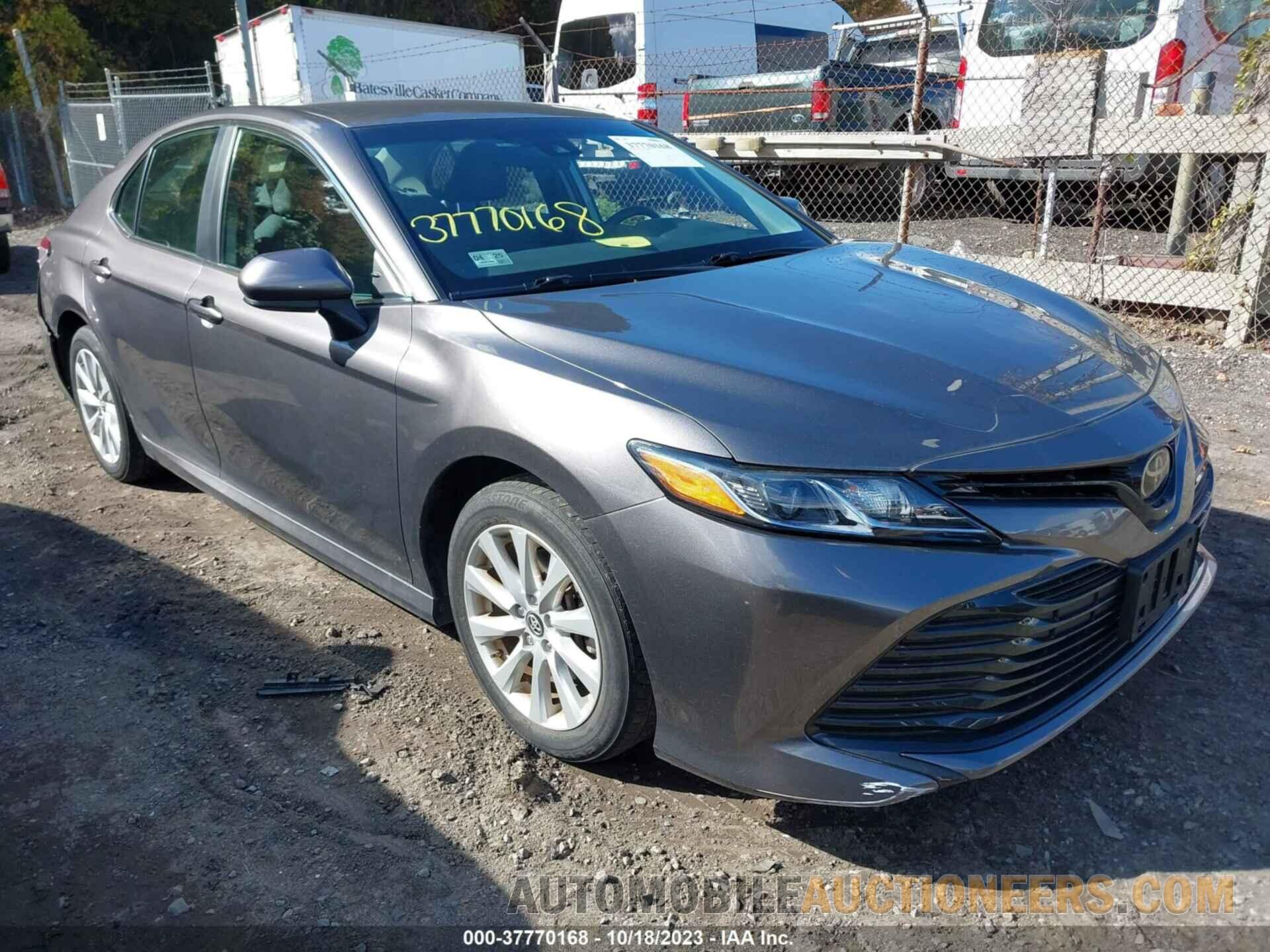 4T1B11HK1JU106853 TOYOTA CAMRY 2018